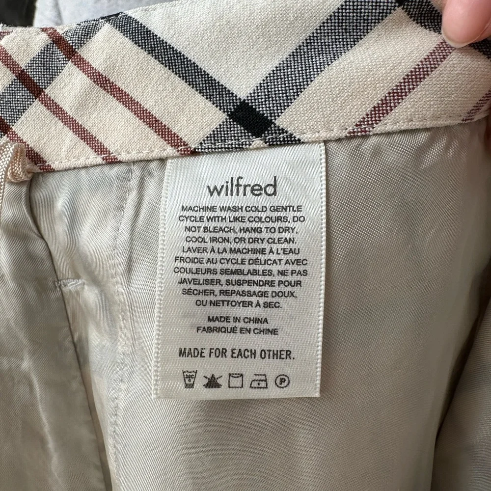 Aritzia Wilfred Cream and brown plaid mini skirt
Size 4 fits tts - Picture 4 of 4